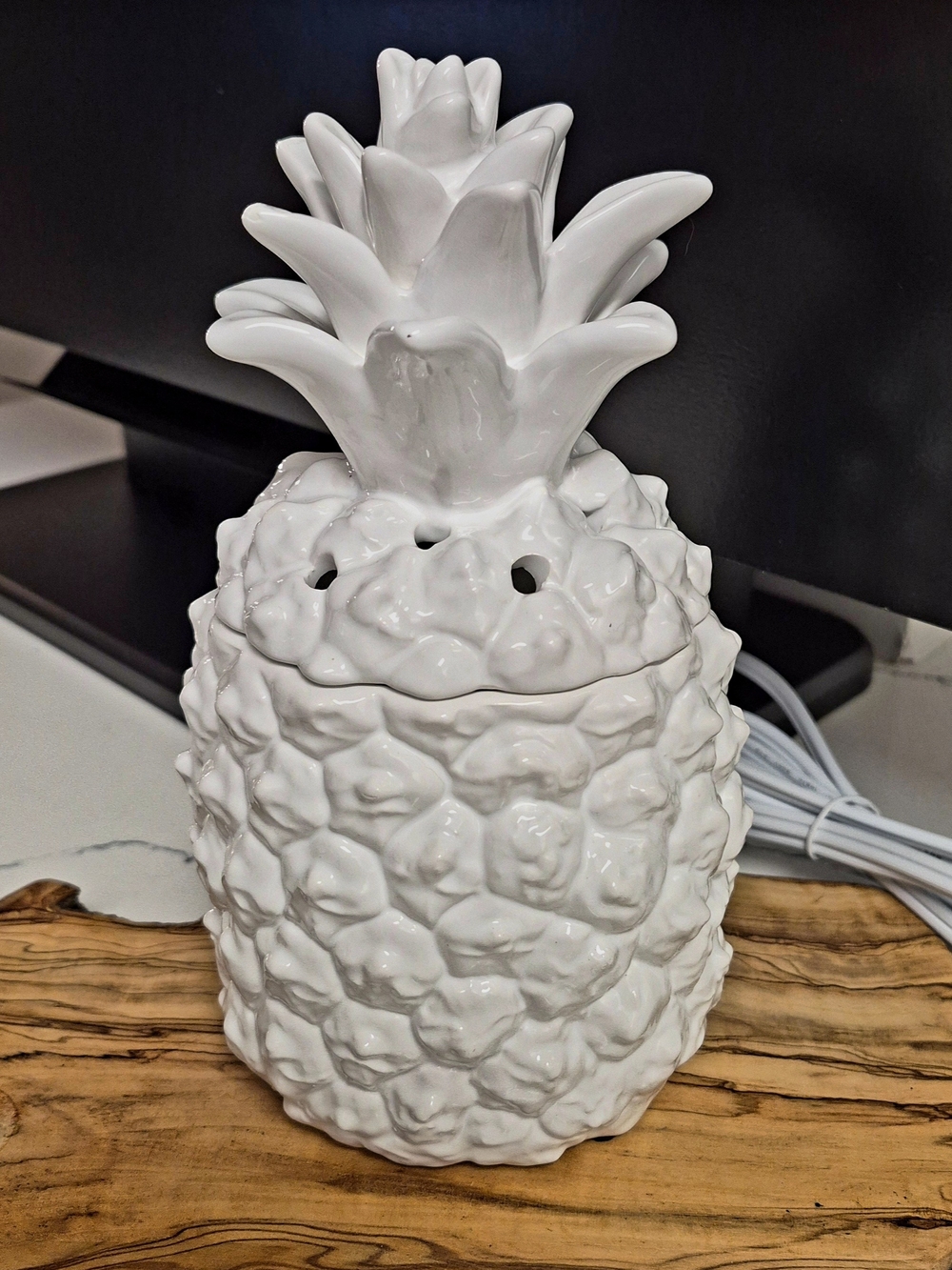Scentsy Glossy White Ceramic Pineapple Warmer